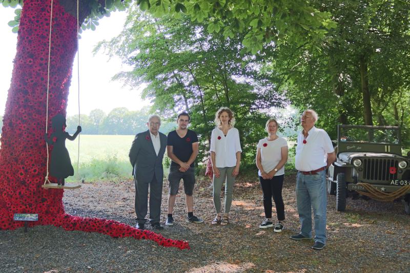 ../public/images/images/fotos/2021/Onthulling/Onthulling boom 19-06-2021 (11) aangepast.jpg